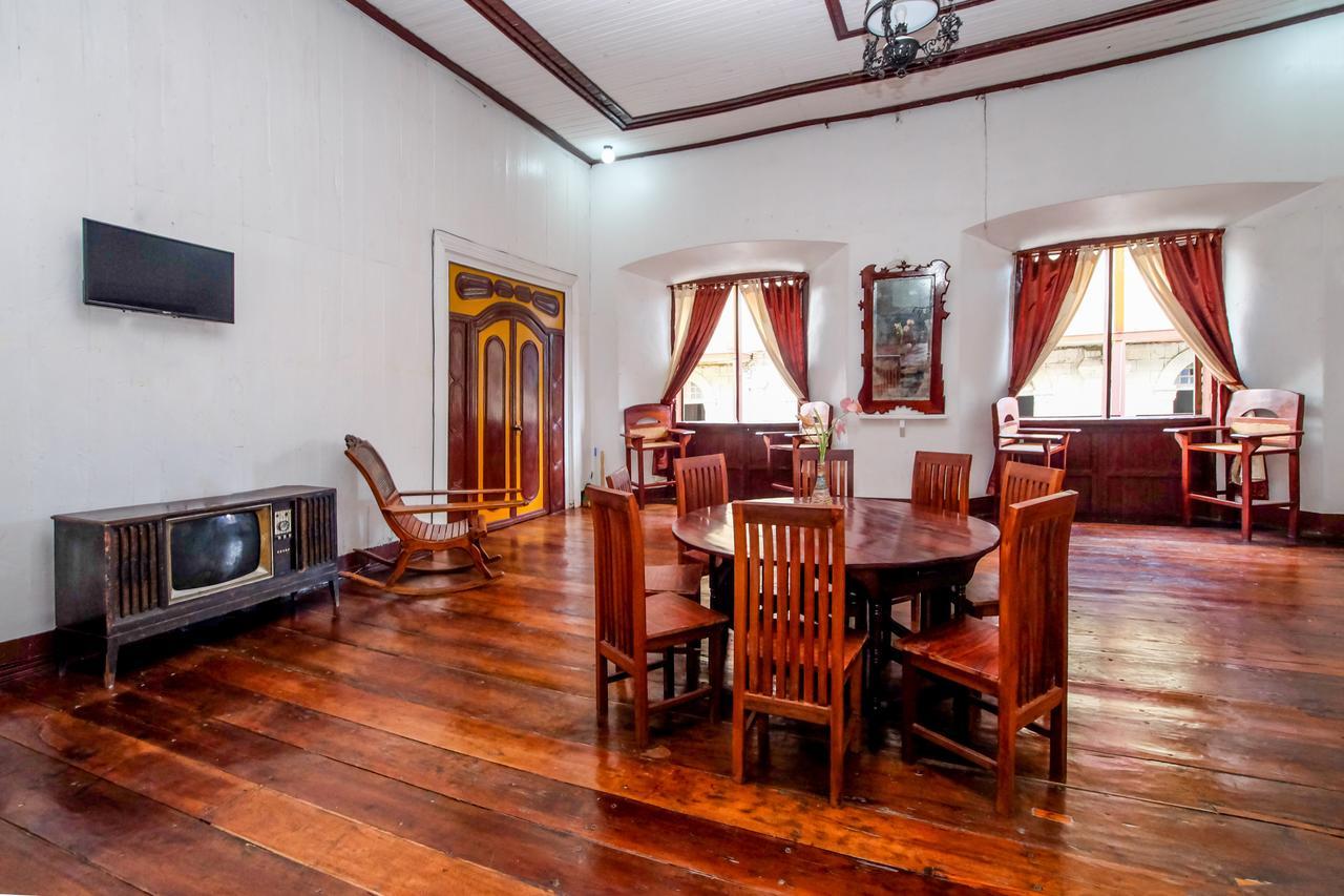 Zen Rooms Calle Crisologo Виган Экстерьер фото