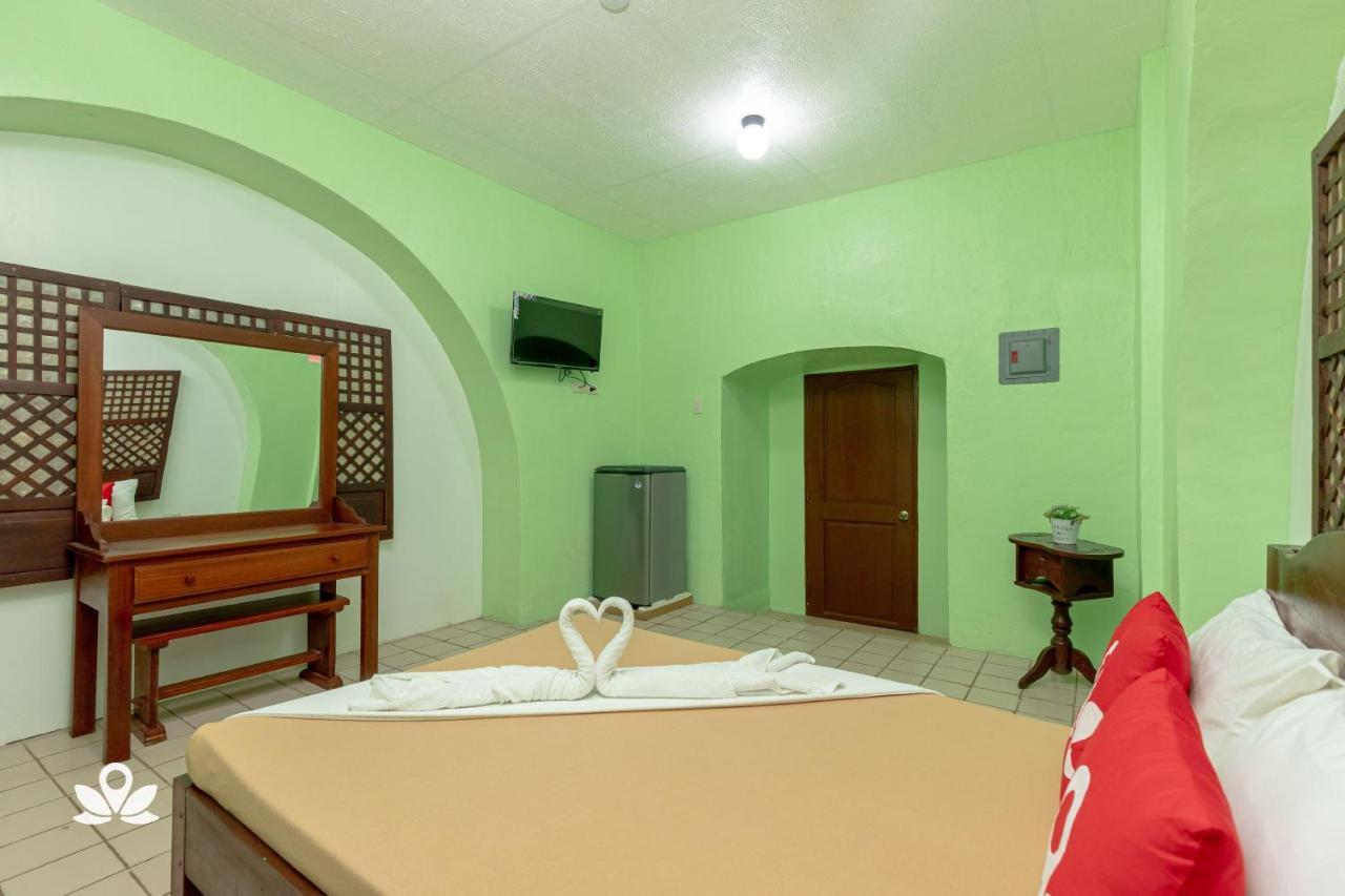 Zen Rooms Calle Crisologo Виган Экстерьер фото