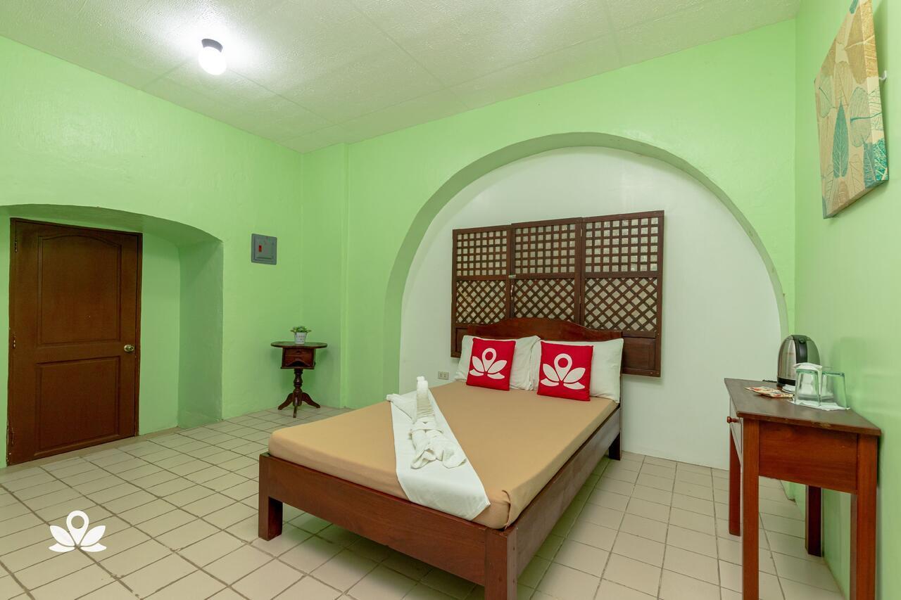 Zen Rooms Calle Crisologo Виган Экстерьер фото