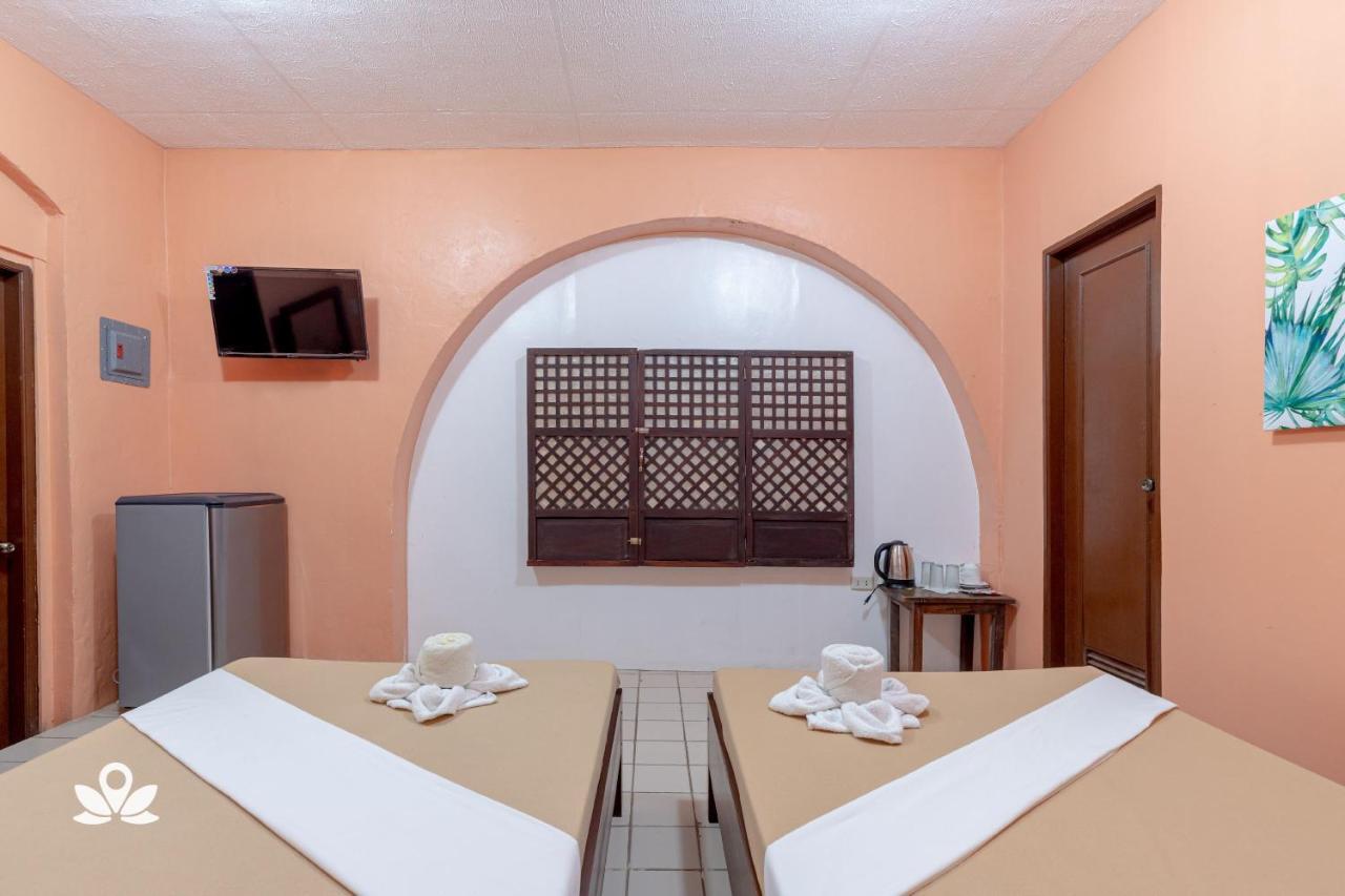 Zen Rooms Calle Crisologo Виган Экстерьер фото